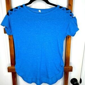 Girls lattice style cold shoulder tee